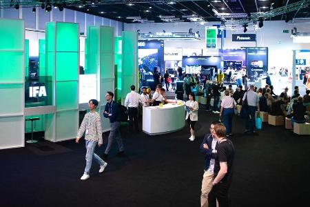 Entertainment auf der IFA 2025: Ein Filmabend am Lagerfeuer