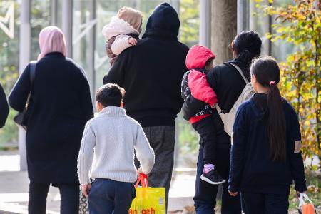 Die Zahl der Asylbewerber, die neu nach Deutschland kommen, ist seit 2024 gesunken. (Archivbild)