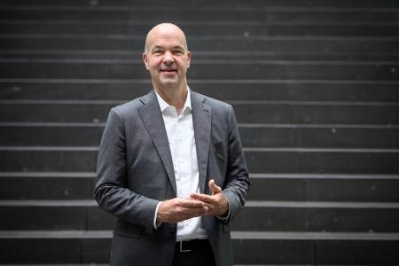 DIW-Präsident Fratzscher will große Vermögen stärker besteuern. (Archivbild)