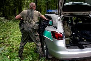 Immer wieder greifen polnischer Grenzschützer Menschen auf, die es über die Grenze nach Polen geschafft haben. (Archivbild)
