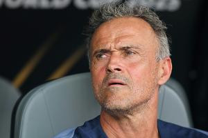 PSG-Coach Enrique muss nach Sturz operiert werden