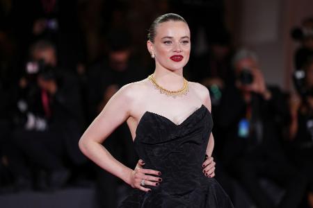 Luna Wedler vor der Premiere von 