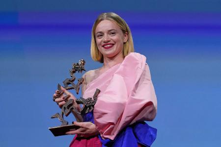 Luna Wedler mit dem Nachwuchspreis.