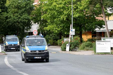 Der Mann soll sich noch während seines Ausgangs ins Ausland abgesetzt haben. Seit Sonntag ist er wieder in der Forensischen Psychiatrie in Erlangen untergebracht. 