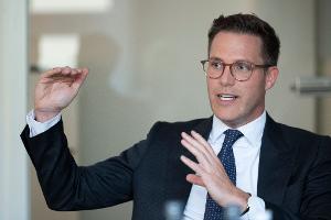 Der baden-württembergische CDU-Chef Manuel Hagel warnt vor den Folgen eines Verbrennes-Aus für die Autobranche (Archivbild)