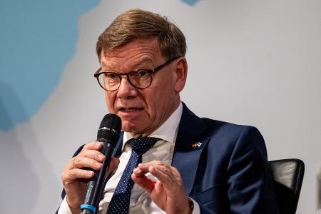 Außenminister Johann Wadephul (CDU) beim Wirtschaftstag der Botschafterkonferenz im Auswärtigen Amt. 