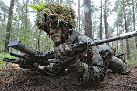Die AfD hat sich in der Frage der Wehrpflicht nach jahrelangen internen Auseinandersetzungen nun festgelegt. (Illustration) 
