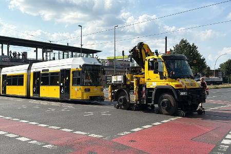 Durch den Stromausfall blieben auch Straßenbahnen liegen.