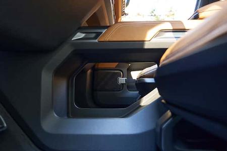 Scout Traveler E-SUV USA