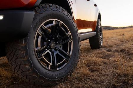 Scout Traveler E-SUV USA