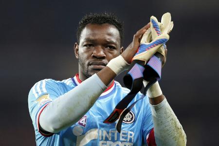 Weltmeister von 2018: Keeper Mandanda beendet Karriere