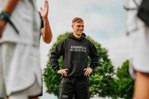 Kimmich eröffnet Fußball-Akademie