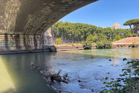 Wer will hier ins Wasser? Das Schwimmen im Tiber soll künftig wieder möglich sein.