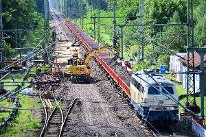 Derzeit wird die Strecke Hamburg-Berlin generalsaniert. Dafür veranschlagt sind neun Monate - inklusive der Inbetriebnahme elektronischer Stellwerke. (Archivbild)