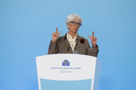 EZB-Präsidentin Lagarde vermeidet Kommentare zu Frankreich, stellt aber klar: Notfalls habe die Notenbank Instrumente in ihrem Werkzeugkasten.