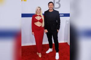 Neben Lucas Cordalis: Daniela Katzenberger strahlt im Cut-out-Kleid