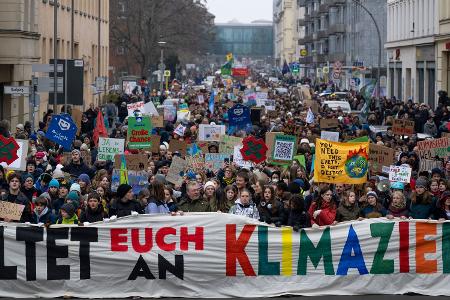 Bislang gibt es EU-Klimaziele für 2030 und 2050. Laut EU-Klimagesetz muss es auch ein verbindliches Ziel für 2040 geben. 