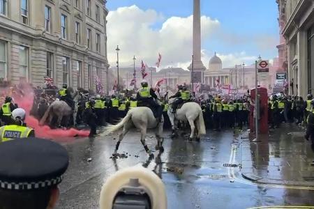 Die Londoner Met Police musste im Laufe des Nachmittags für Verstärkung sorgen.