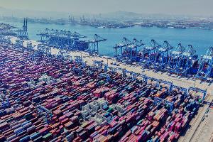 Die Exporte blieben im ersten Halbjahr eine Stütze für die chinesische Wirtschaft. Doch der heimische Konsum springt nicht an. (Archivbild)