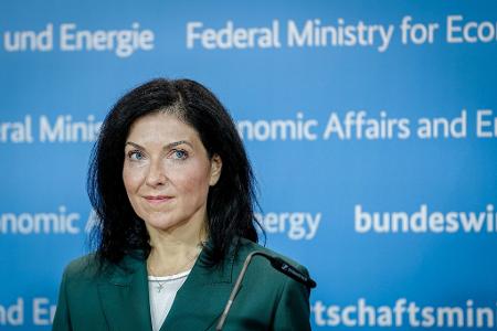 Reiche will die Energiewende besser steuern. 