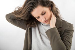 Funktionsstörung im Kausystem: CMD kann Kopf-, Nacken- und Kieferschmerzen verursachen.