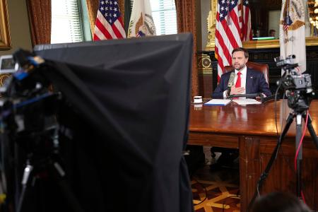 Im von Vance moderierten Podcast wurde Kirks Vermächtnis stark religiös gerahmt.