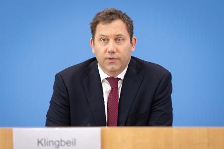 Das Bundesfinanzministerium hat den mittelfristigen finanzpolitisch-strukturellen Plan im Juli in Brüssel eingereicht.