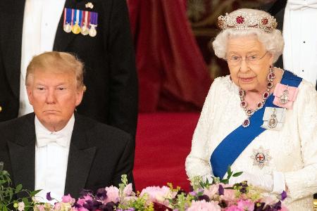 Trump war schon einmal zum Staatsbesuch in Großbritannien - damals noch mit der Queen (Archivbild).