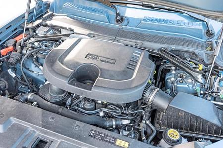 Land Rover Defender, Motor