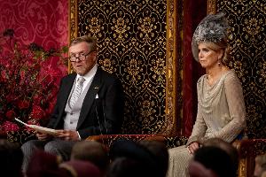 König Willem-Alexander verliest mit Königin Maxima an seiner Seite die Thronrede.