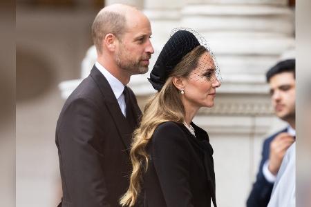 Prinz William und Prinzessin Kate treffen bei Trauerfeier ein
