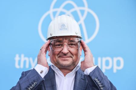 Thyssenkrupp will ein Kaufangebot des indischen Stahlherstellers Jindal Steel für die Stahlsparte intensiv prüfen. (Archivbild)