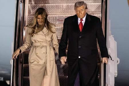 US-Präsident Donald Trump für Staatsbesuch in England gelandet