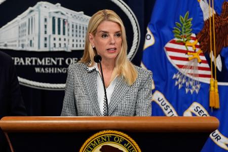US-Justizministerin Pam Bondi informierte über die tödlichen Schüsse auf die Polizisten. (Archivbild)