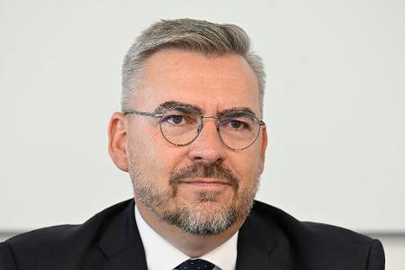 Der Chef des Branchenverbandes BVTE, Jan Mücke, warnt vor deutlich höheren Tabaksteuern.