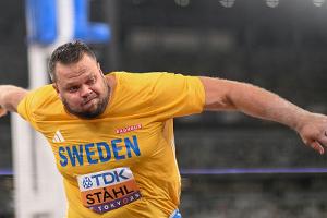 Vogelwildes Diskusfinale: Riese Stahl rutscht zum WM-Titel