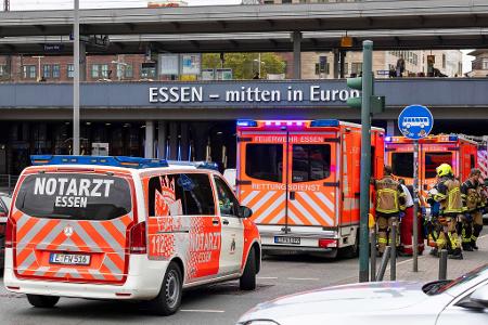 Am Essener Hauptbahnhof wurden laut Polizei zwei Personen verletzt.