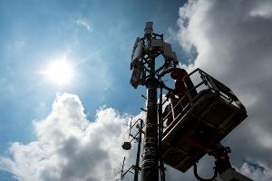 Vodafone Deutschland wird das veraltete Mobilfunknetz GSM (2G) zwei Jahre früher als geplant abschalten. (Archivfoto)