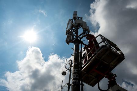 Vodafone Deutschland wird das veraltete Mobilfunknetz GSM (2G) zwei Jahre früher als geplant abschalten. (Archivfoto)