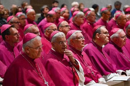 Die Deutsche Bischofskonferenz stellt sich derzeit unter anderem die Frage, wie der neue Papst Leo XIV. zum deutschen Reformkurs steht (Archivbild).