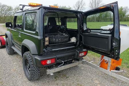 Suzuki Jimny Schneepflug Winterdienst