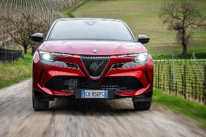 Alfa Romeo Junior Ibrida Q4