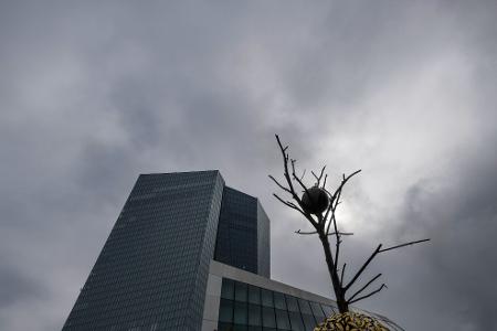 Die Euro-Währungshüter streben Preisstabilität bei mittelfristig 2,0 Prozent Inflation im Euroraum an. (Archivbild)