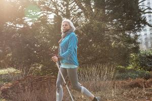 Bewegung schützt: Regelmäßige Aktivität hält Muskeln und Gelenke auch im Winter geschmeidig.