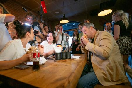 Bayerns Ministerpräsident Markus Söder ist Döner-Fan und gehörte zu den Politikern, die sich für eine Beibehaltung der derzeitigen Regeln einsetzen. (Archivbild)