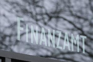 Auch bei falschen Anschuldigungen dürfen die Finanzämter anonyme Anzeigen in der Regel geheim halten. (Symbolbild) 