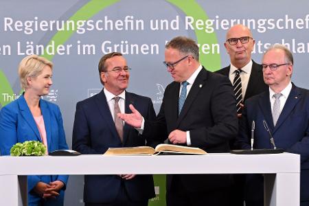 Bundesverteidigungsminister Boris Pistorius nahm auf Schloss Ettersburg an Beratungen der ostdeutschen Ministerpräsidenten teil. Es ging um die Verteidigungsfähigkeit. 