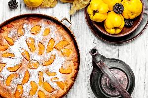 Saftiger Quittenkuchen mit Mandeln