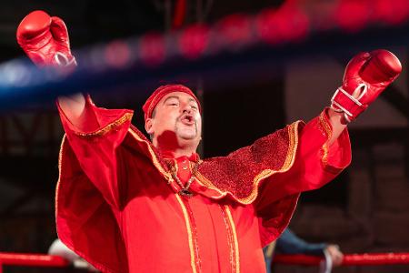 Viel Show beim Kampf um die Wurst: Im Bratwurstmuseum Mühlhausen ging es um die Frage, wo die erste Bratwurstküche stand.