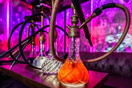 Shishas schmecken nach Apfel, Kirsche, Zimt, Minze oder zahlreichen anderen Aromen. (Archivbild)